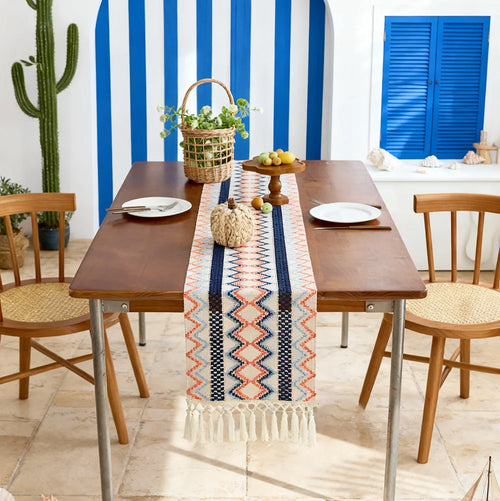 Chemin de table bohème motifs aztèques pompons beige - vue 3 sur 6