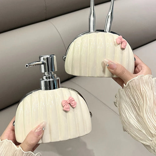 Nordic Ceramic Emulsion Bottle, Elegant Bag-Shaped Shampoo Dispenser, Exquisite Soap Bottle, Bathroom Accessories - vue 5 sur 9
