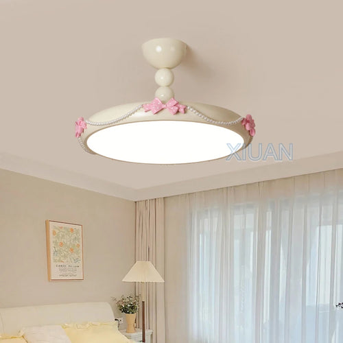 plafonnier romantique pour chambre de princesse en perles