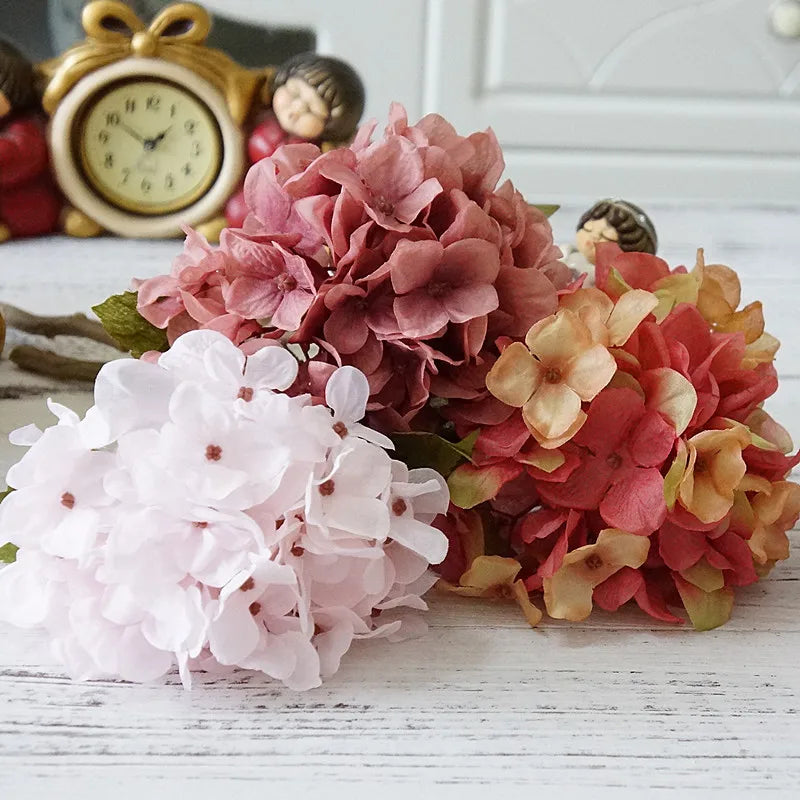 bouquet d'hortensias en soie pour décoration intérieure et mariage - vue 4 sur 14