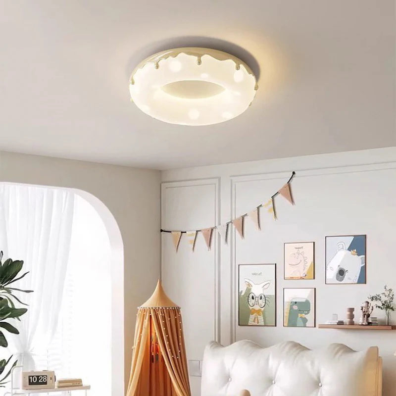 lustre créatif en forme de beignet pour chambre d'enfant - vue 6 sur 12