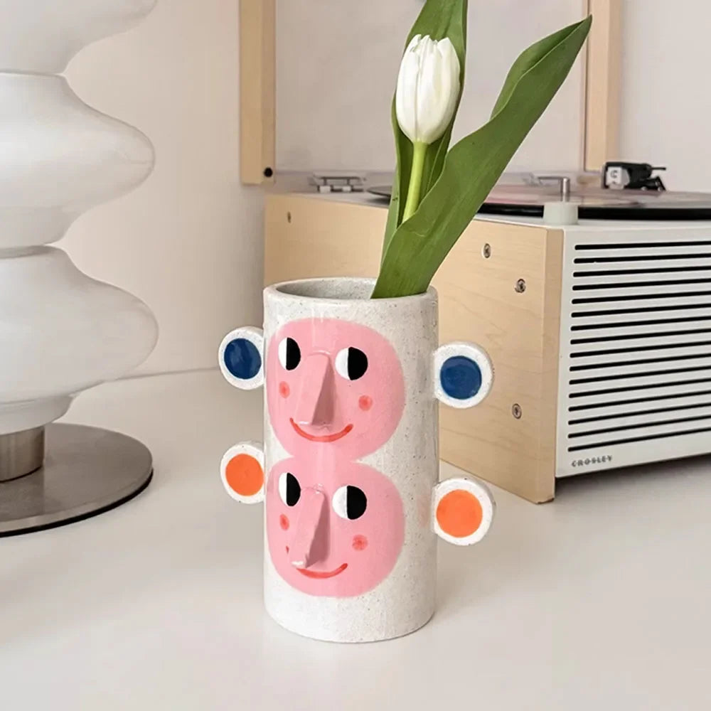 vase en céramique abstrait avec visage humain décoration florale - vue 2 sur 6