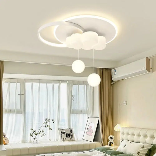 plafonnier minimaliste avec bulle suspendue et lustre en nuage