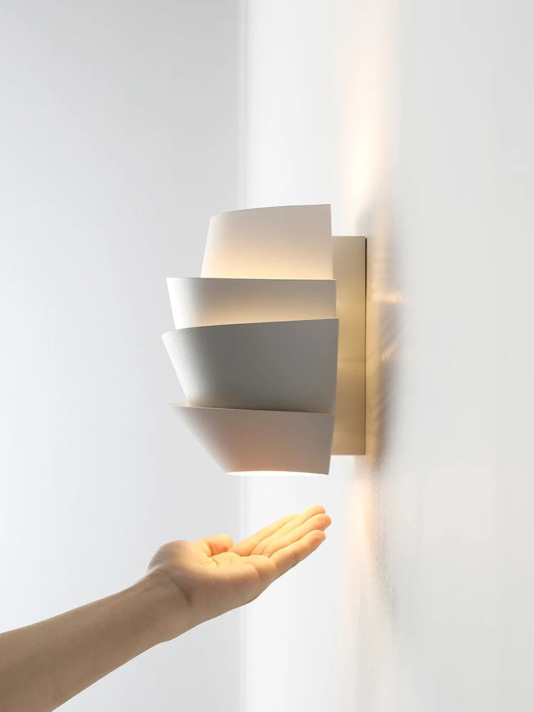 Applique murale LED en forme de pomme de pin en métal blanc - vue 4 sur 7
