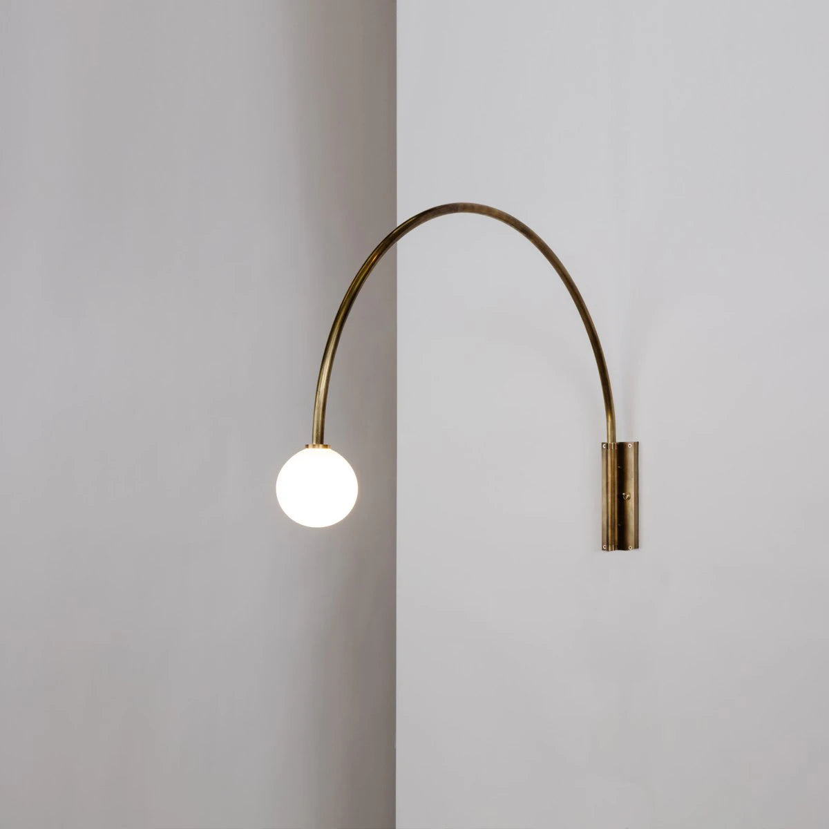 applique murale led courbée métal doré g9
