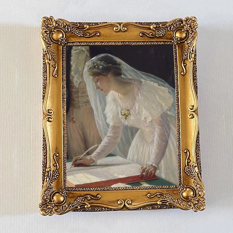 Rectangular retro gold resin photo frame. Wall relief with frame painting, combination of creative picture frame. Canvas album. - vue 8 sur 11