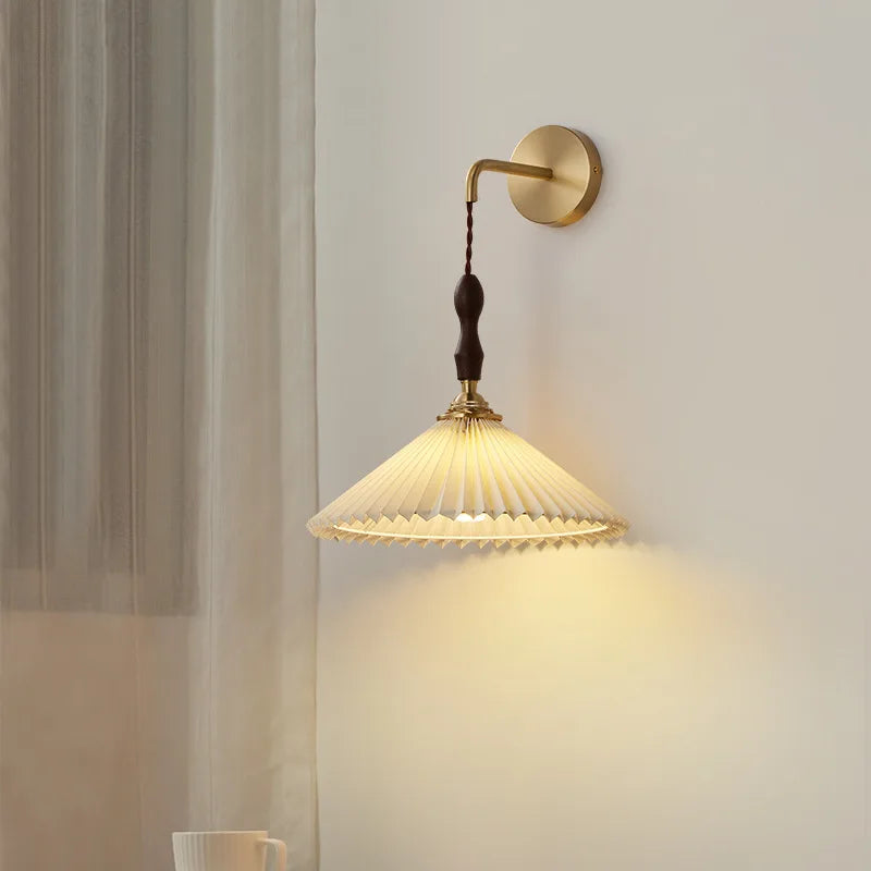 lustre vintage japonais avec abat-jour plissé en noyer