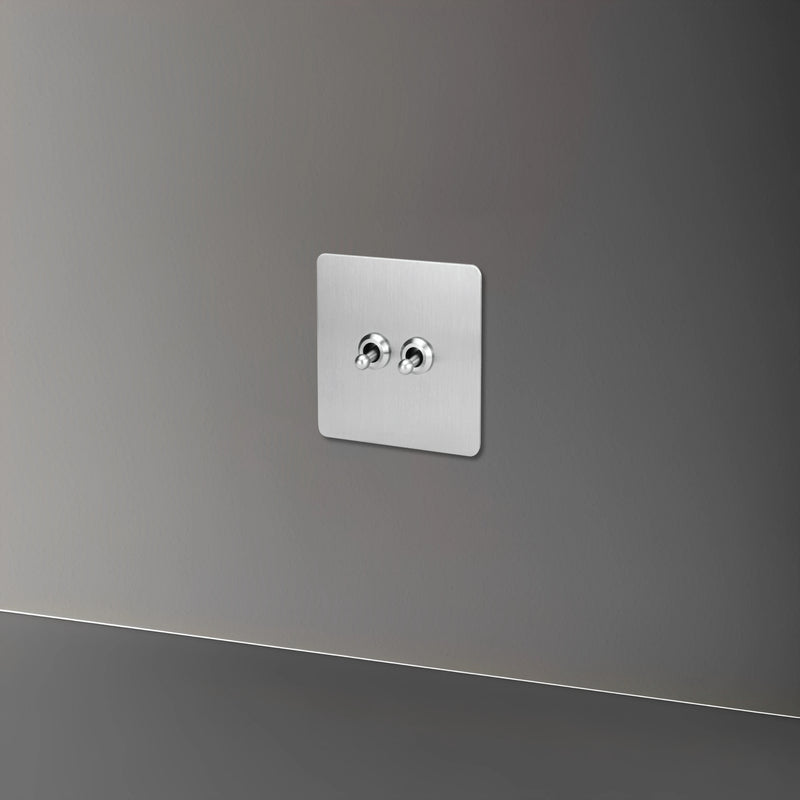 Prise électrique et double USB (Europe) en acier gris clair brossé bords arrondis