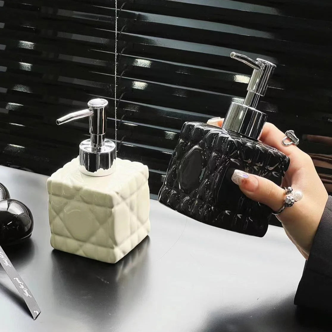 distributeur de shampoing luxe rechargeable pour salle de bain - vue 2 sur 6