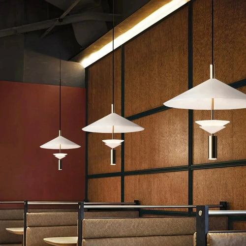 style de lampe suspendue en métal