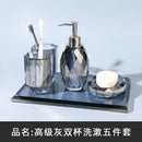 ensemble de produits de toilette en cristal et verre