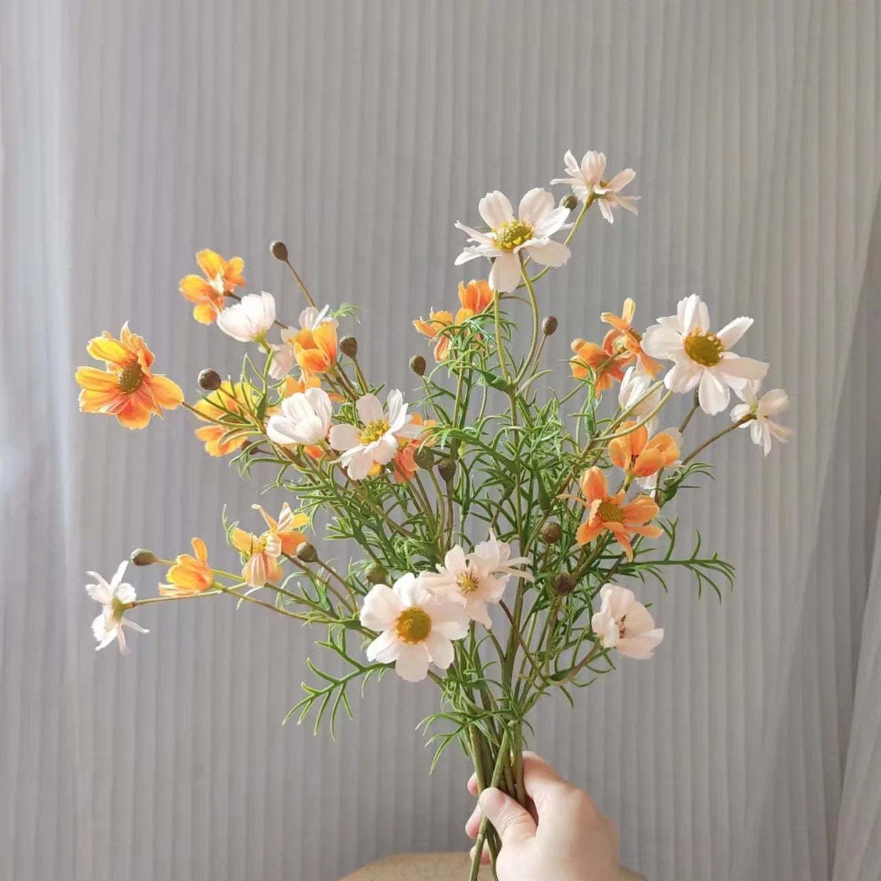 Realistic artificial daisy flowers for decoration and DIY - vue 2 sur 10