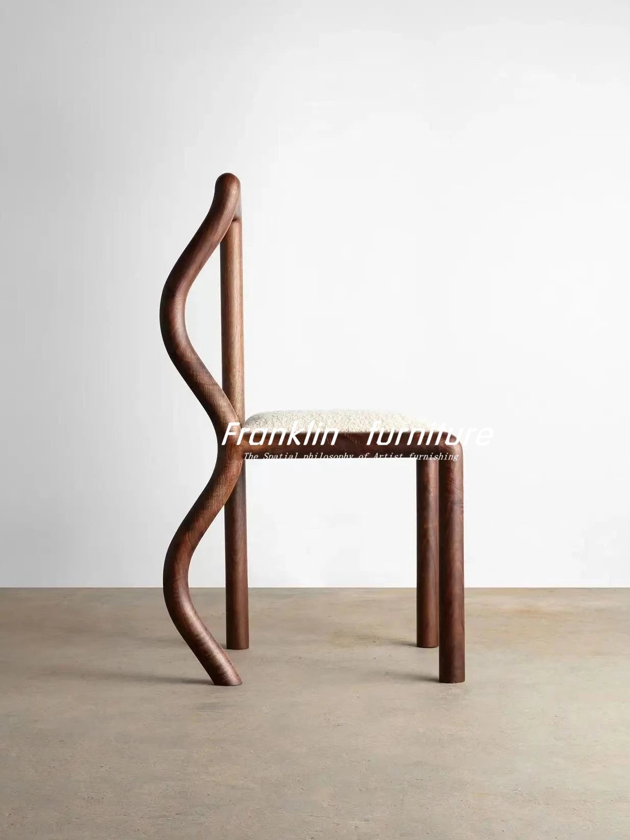 chaise rétro nordique en noyer avec coussin en laine d'agneau - vue 4 sur 7