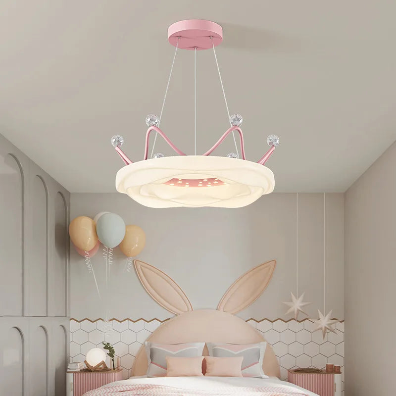 lustre romantique couronne pour chambre de petite fille