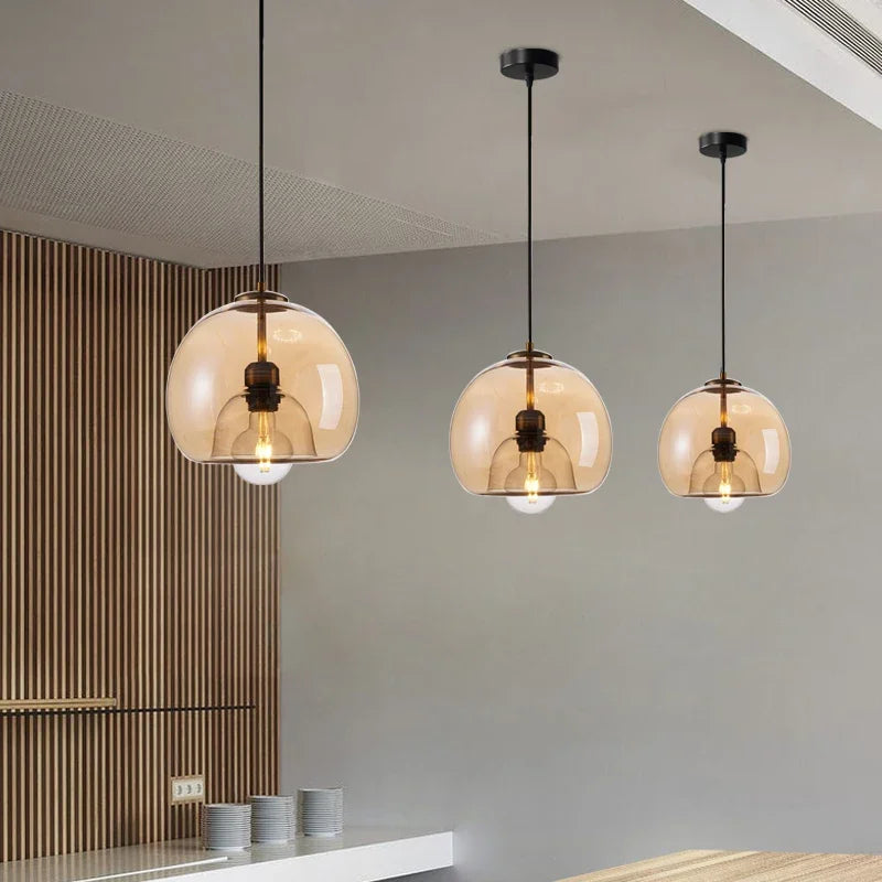 Suspension design boule nordique en verre fumé - vue 3 sur 8