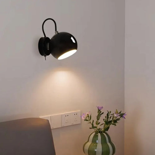 Minimalist nordic rotatable iron LED wall light - vue 4 sur 9