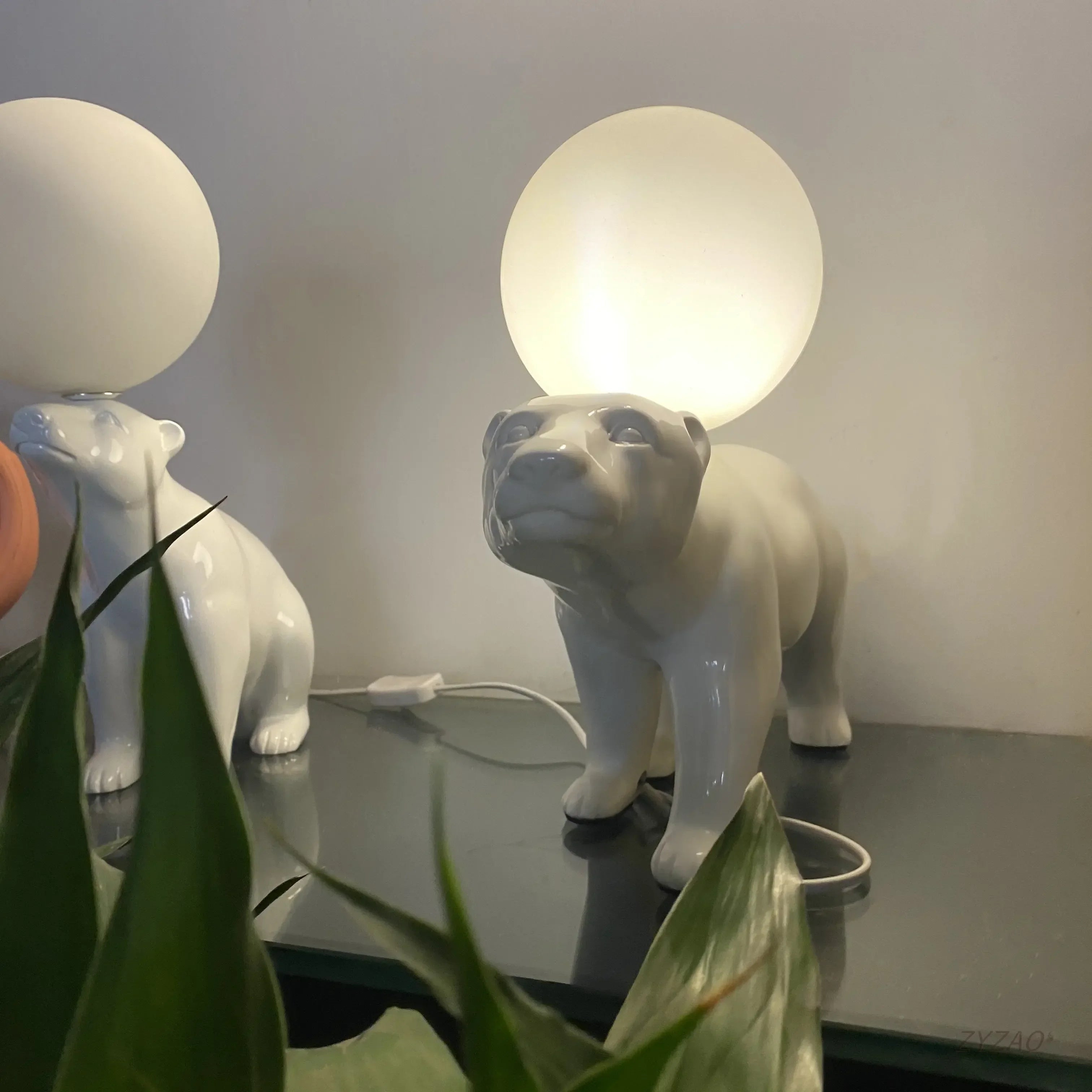 Nordic Design Resin Bear Table Lamp Led Desk Light with Glass Ball for Bedroom - vue 7 sur 8