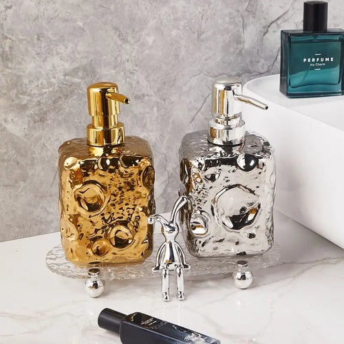 bouteille en céramique dorée décor lune pour lotion