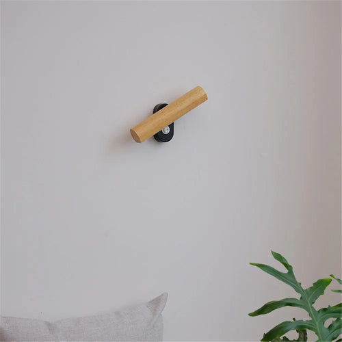 Minimalist nordic wooden rotating wall light with LED switch - vue 5 sur 8