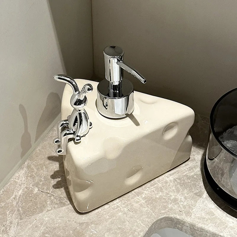 distributeur de savon créatif en céramique pour salle de bain - vue 3 sur 5