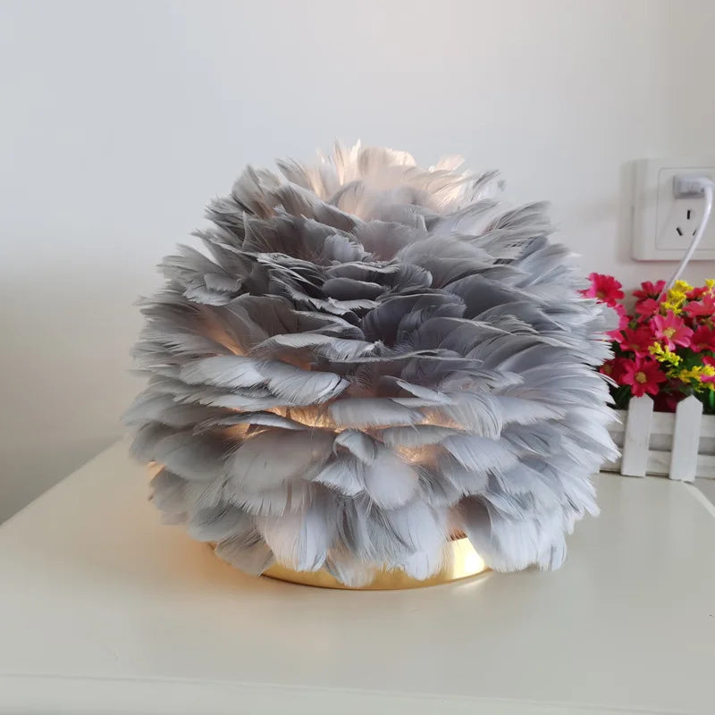 Lampe de Table en plumes roses et blanches naturelles - vue 5 sur 9