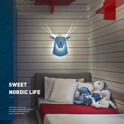 Nordic minimal wooden LED wall light peacock design - vue 4 sur 18