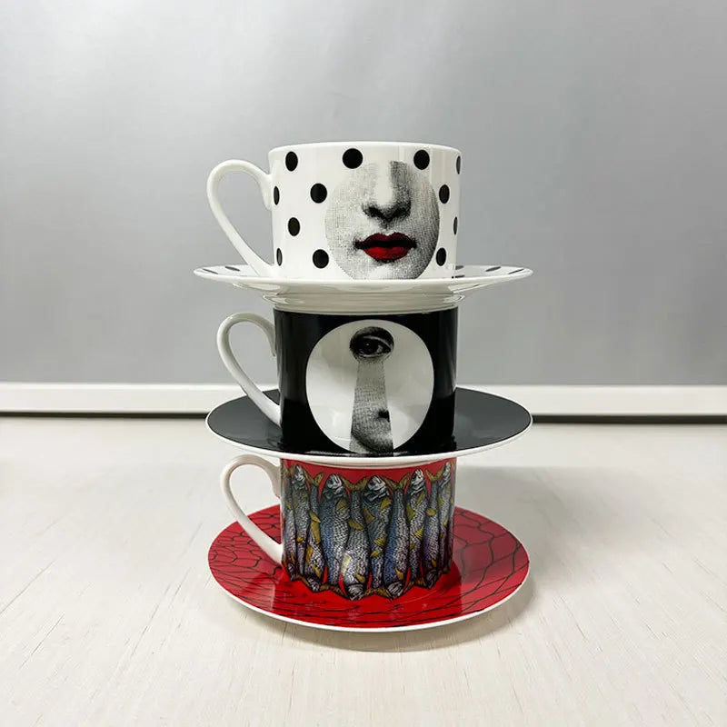 Tasse porcelaine fine motif visage italien bureau