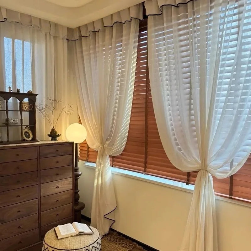 Store enrouleur motorisé pour fenêtre de toit