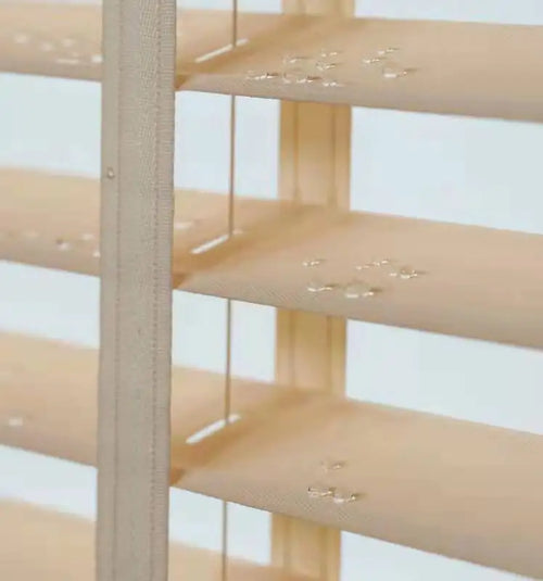 Store vénitien sur mesure tissu style bois salon