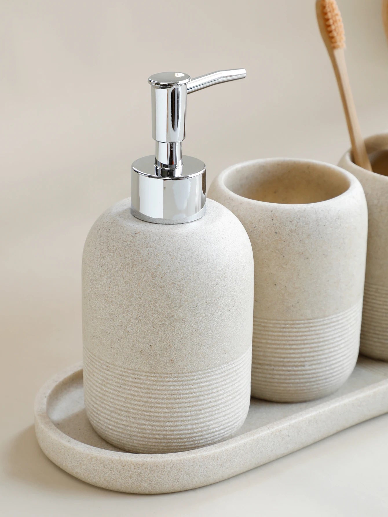 ensemble daccessoires de salle de bain cinq pièces moderne et élégant - vue 5 sur 8