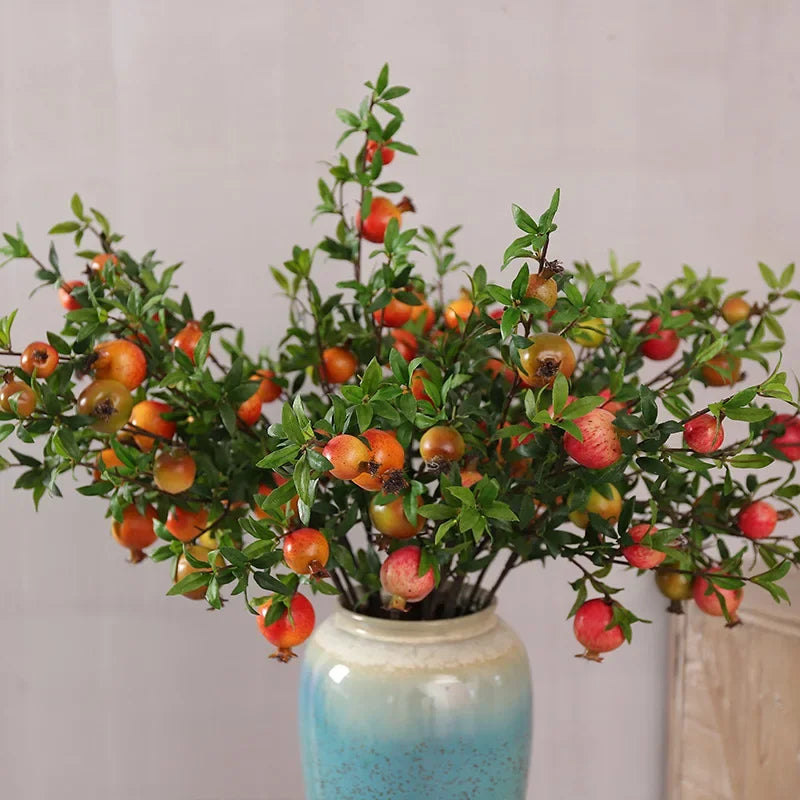 décoration de jardin avec grenades artificielles et plantes vertes - vue 5 sur 6