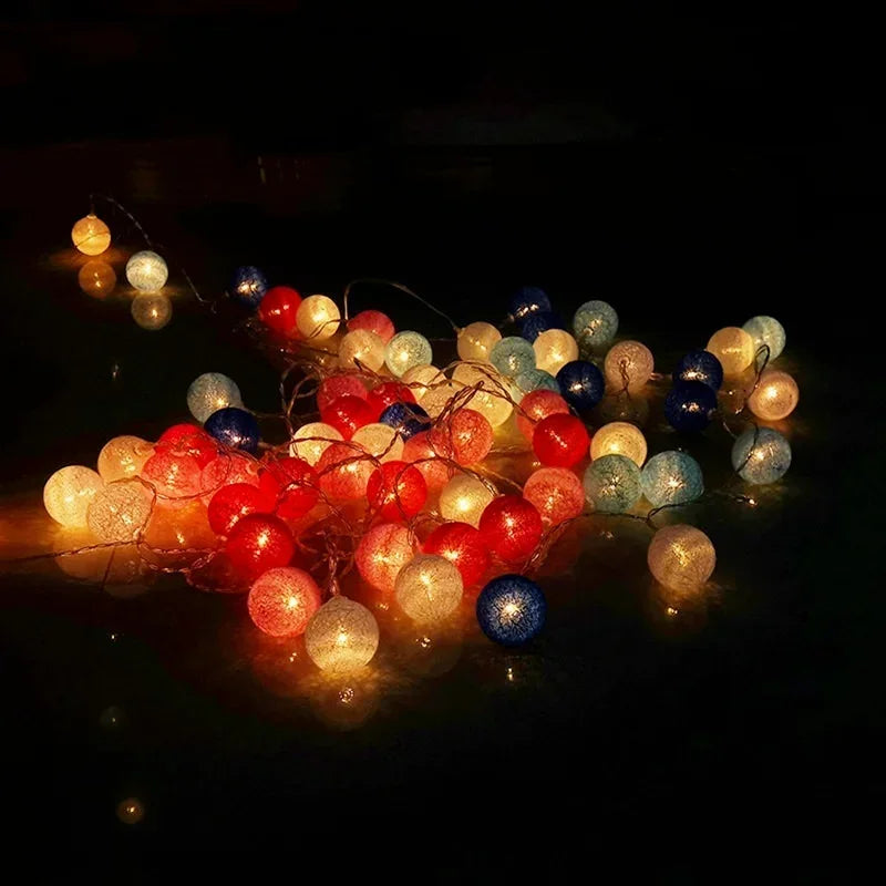 guirlande lumineuse led en boules de coton pour décorations festives - vue 6 sur 16