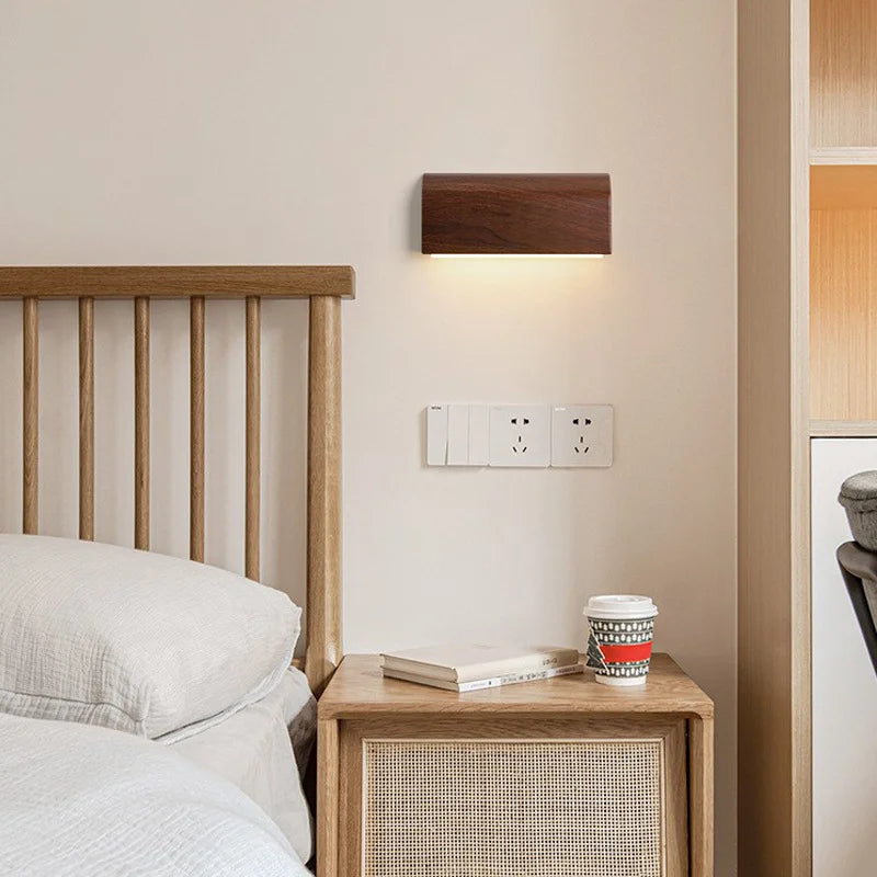 Minimalist dimmable walnut wood Nordic wall light - vue 4 sur 6