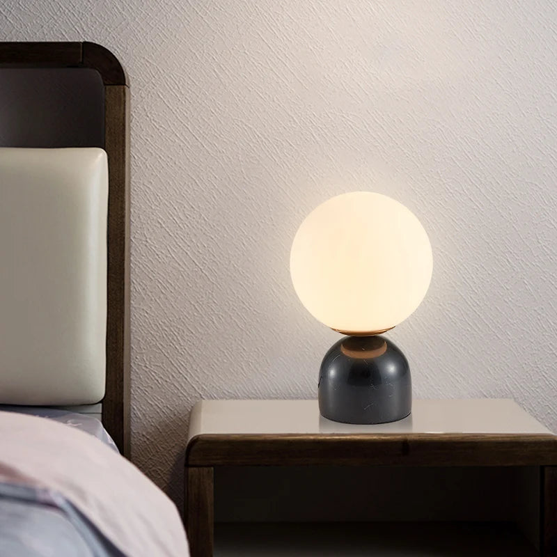 Lampe de table LED en verre et marbre - vue 3 sur 9
