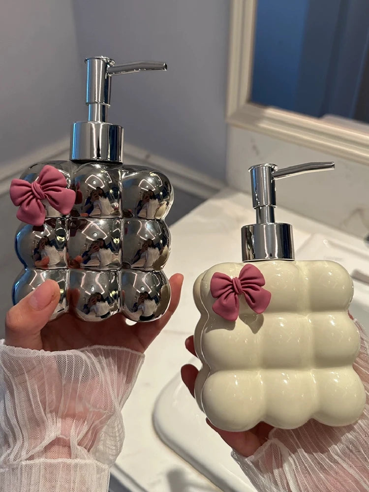 distributeur de savon en céramique décoratif moderne pour salle de bain - vue 2 sur 16