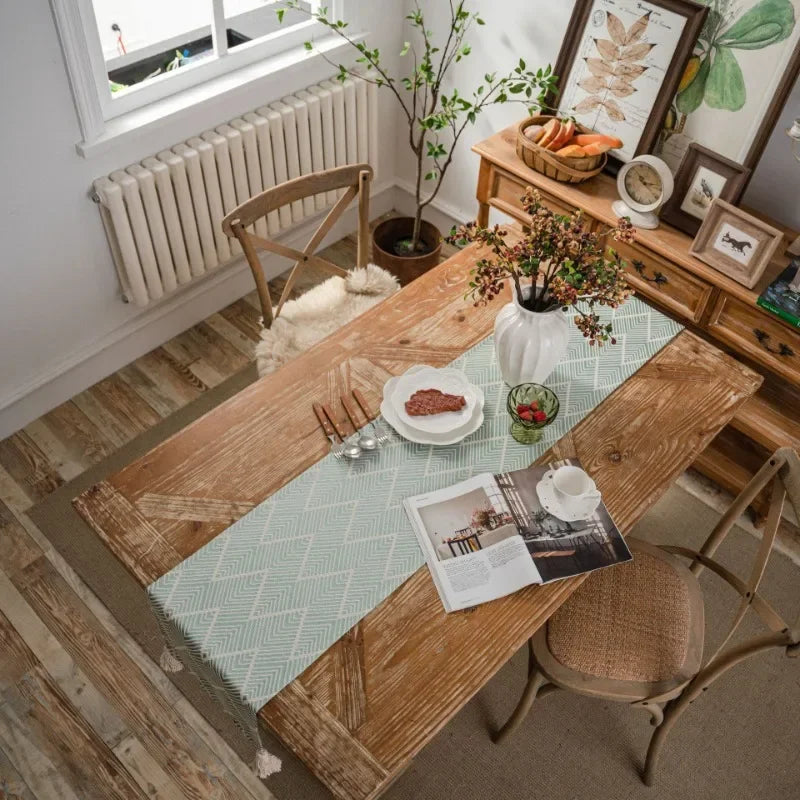 Chemin de table géométrique beige noir à pompons - vue 3 sur 6