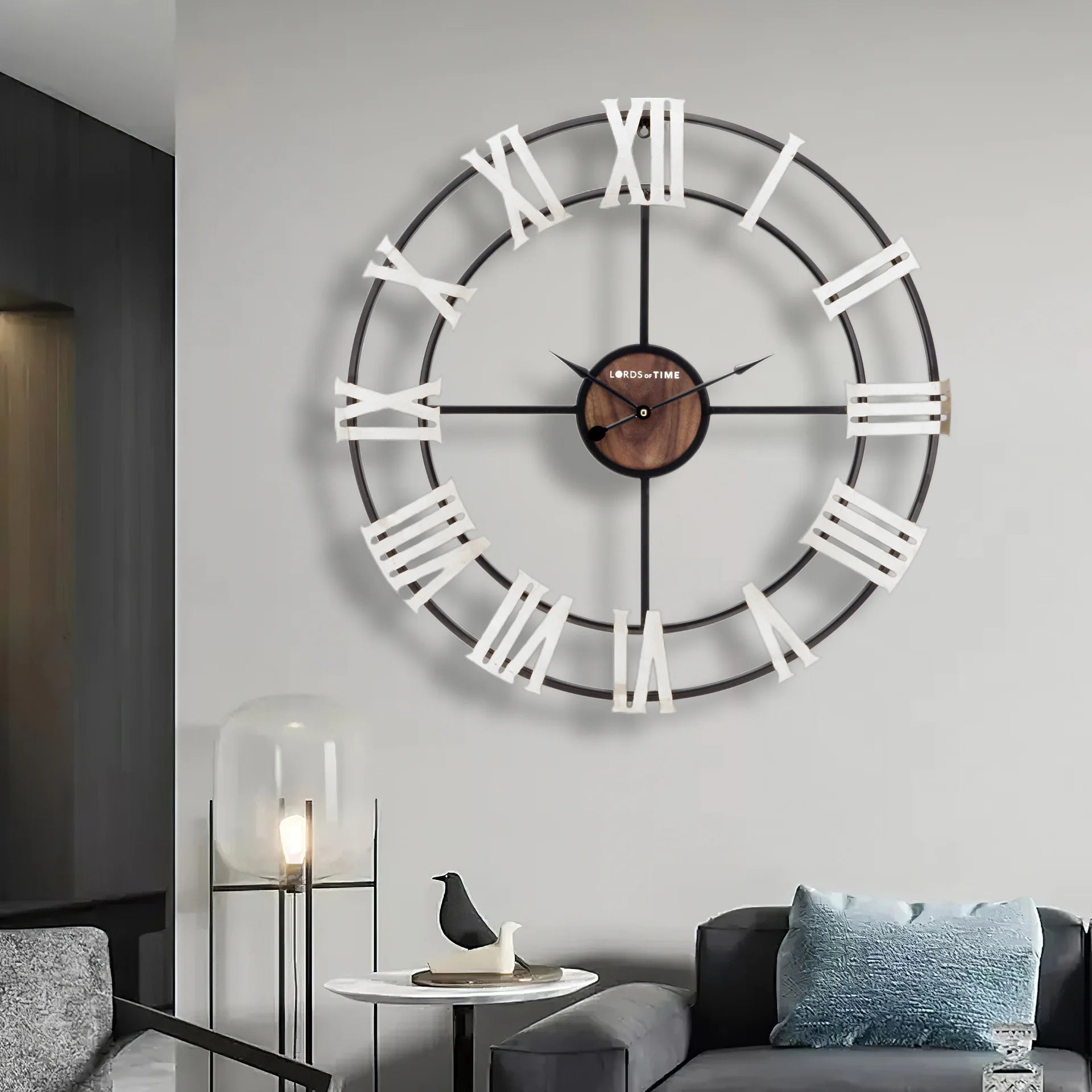 horloge murale moderne rétro en fer noir style 3D chiffres romains - vue 4 sur 6