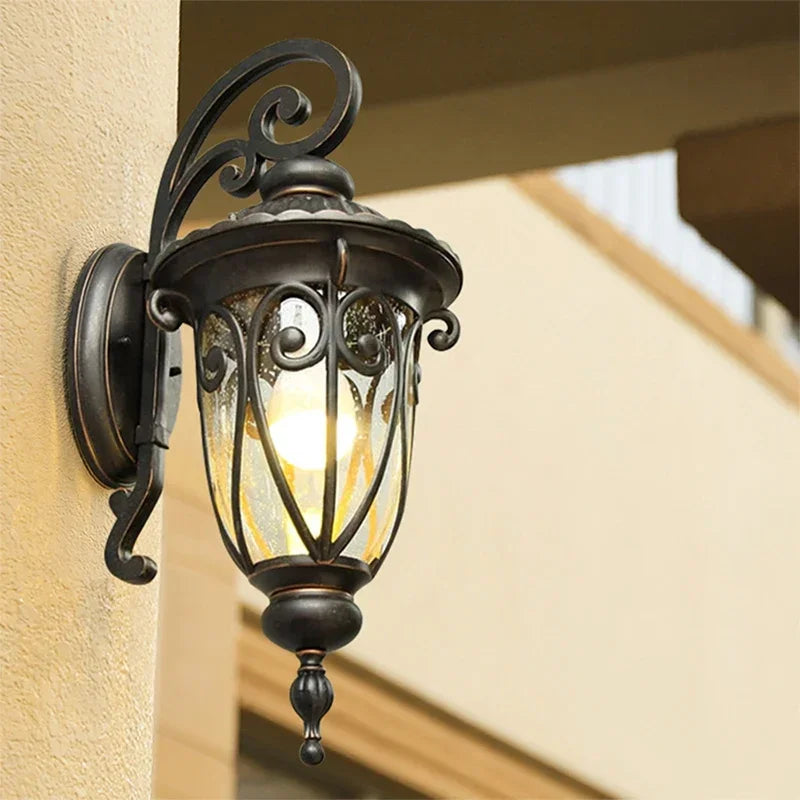 Contemporary waterproof LED outdoor wall light for modern spaces - vue 4 sur 6
