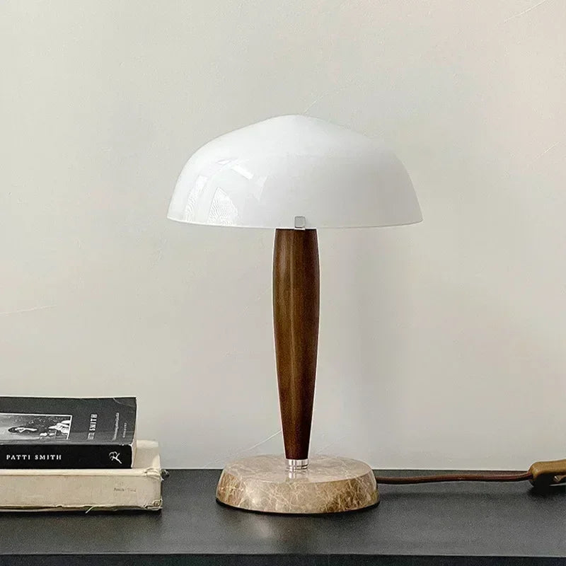 lampe de table moderne en bois et marbre avec abat-jour en verre - vue 4 sur 9