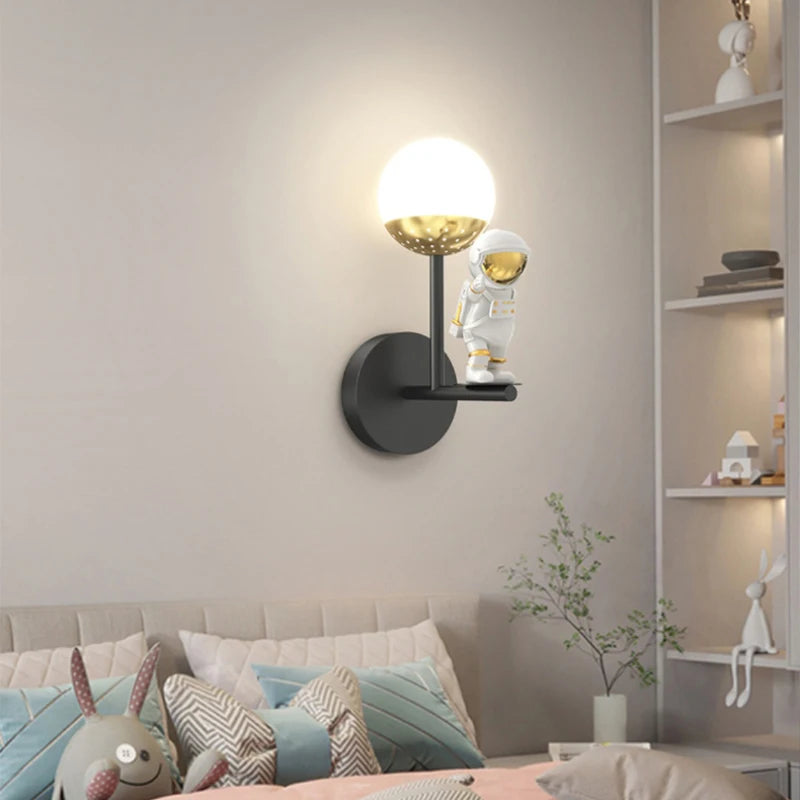applique murale astronaute et lune pour chambre enfant - vue 2 sur 15