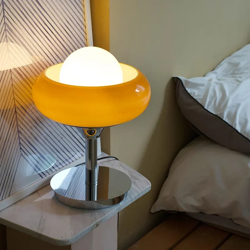 lampe de table vintage style bauhaus en forme de tarte aux œufs - vue 8 sur 7
