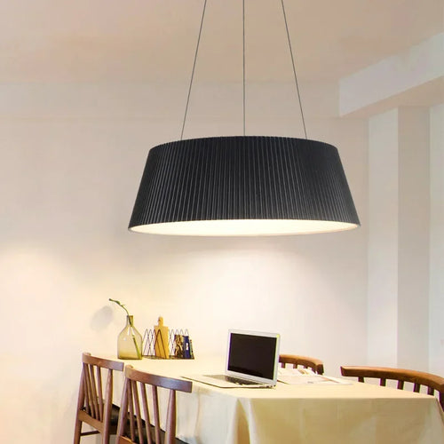 Elegant minimalist LED ceiling light with decorative suspended design - vue 9 sur 10