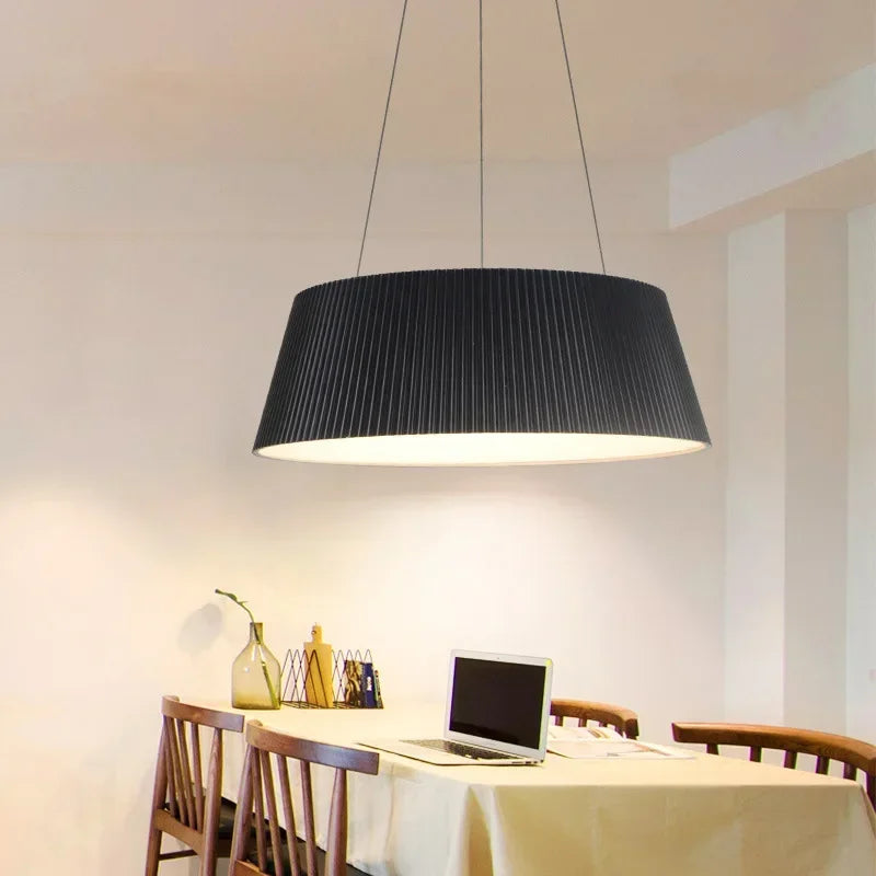 Elegant minimalist LED ceiling light with decorative suspended design - vue 9 sur 10