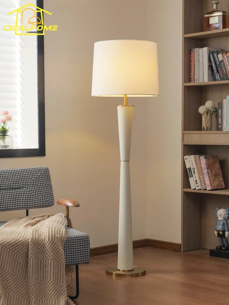 lampadaire en cuir minimaliste design nordique décoratif en fer