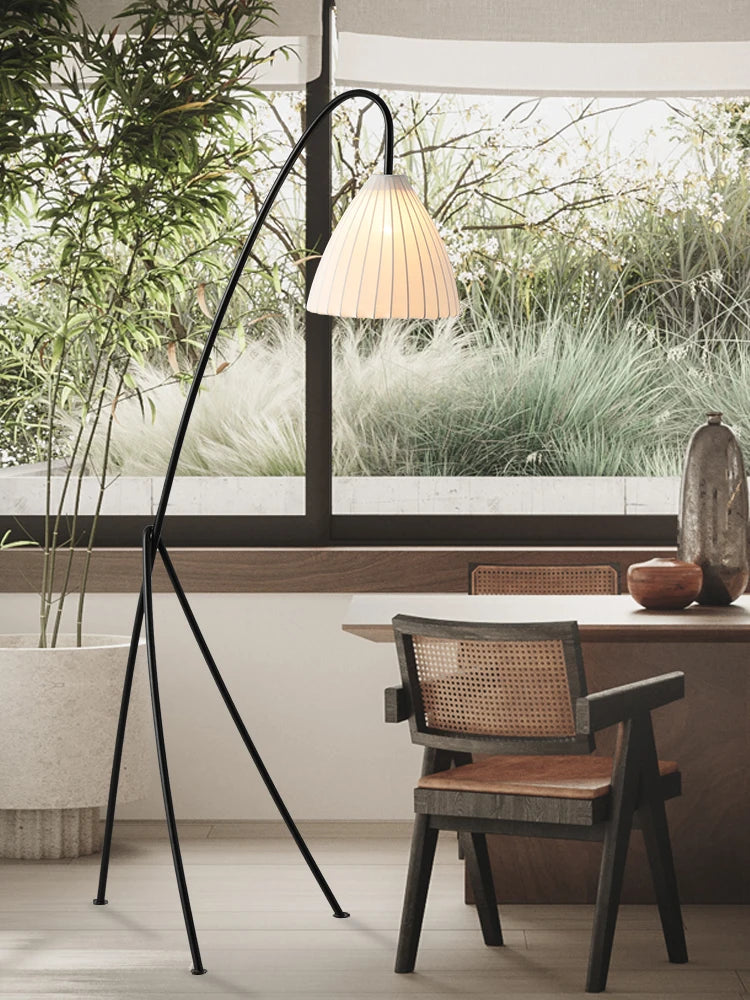lampe à poser moderne minimaliste en fer et tissu - vue 4 sur 13