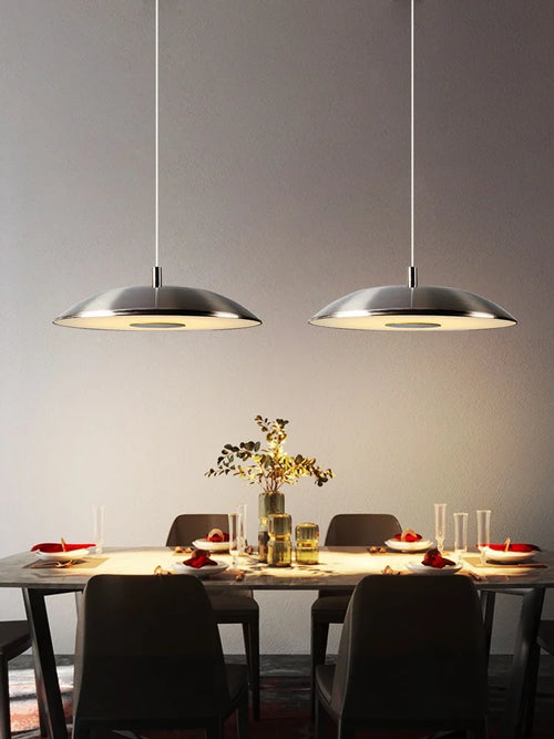 Minimalist circular pendant light with flying saucer design - vue 5 sur 12