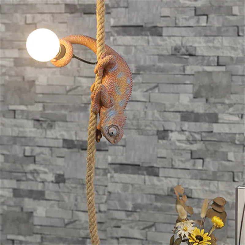 lustre animalier en résine suspension rétro pour café - vue 4 sur 10