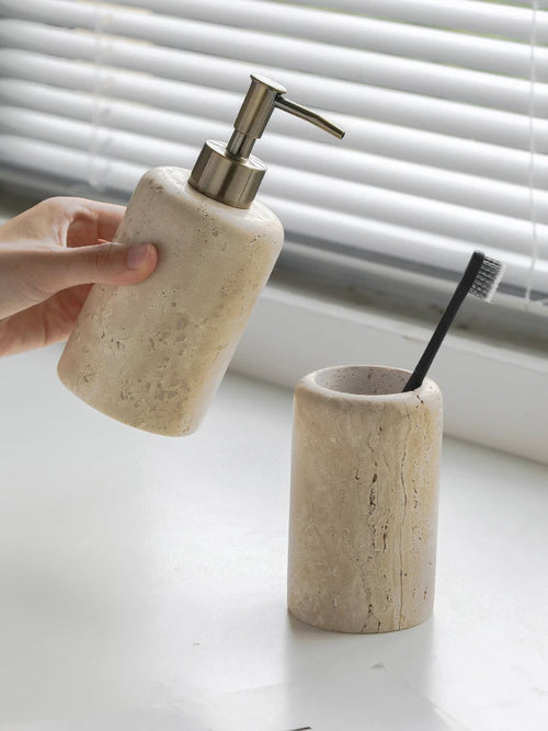 ensemble de salle de bain en gravier avec accessoires élégants