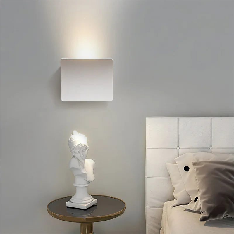 Modern minimalist design wall light for interior decor - vue 3 sur 8