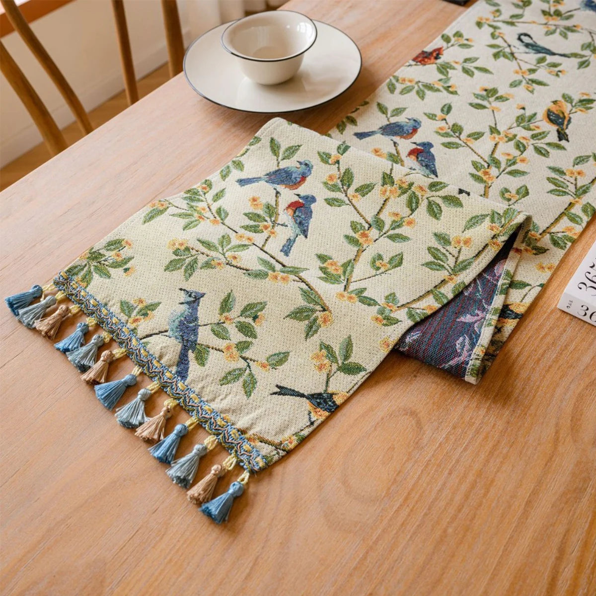 Chemin de table jacquard champetre motifs animaux pompons